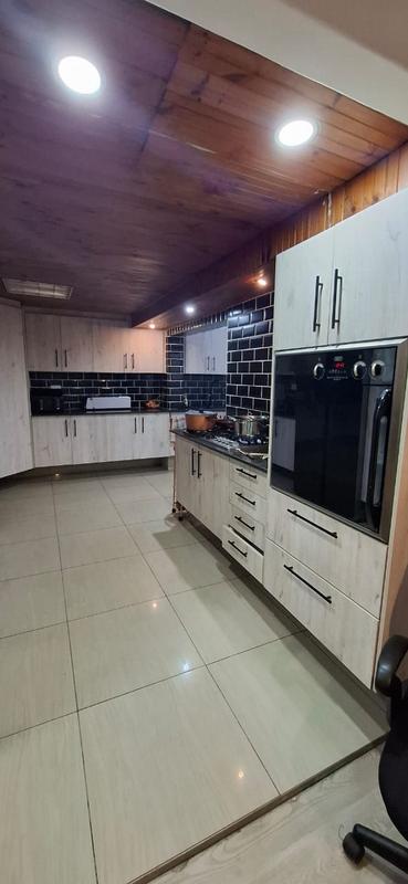 To Let 4 Bedroom Property for Rent in Bonteheuwel Western Cape
